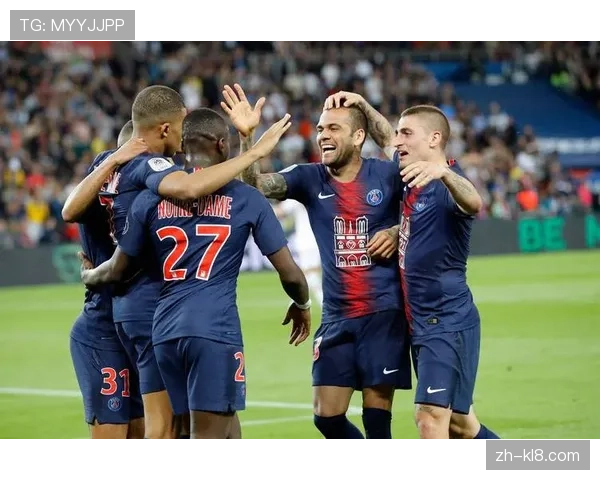 热刺欧冠赛场顽强扳平展现逆境韧性与不屈精神的精彩瞬间